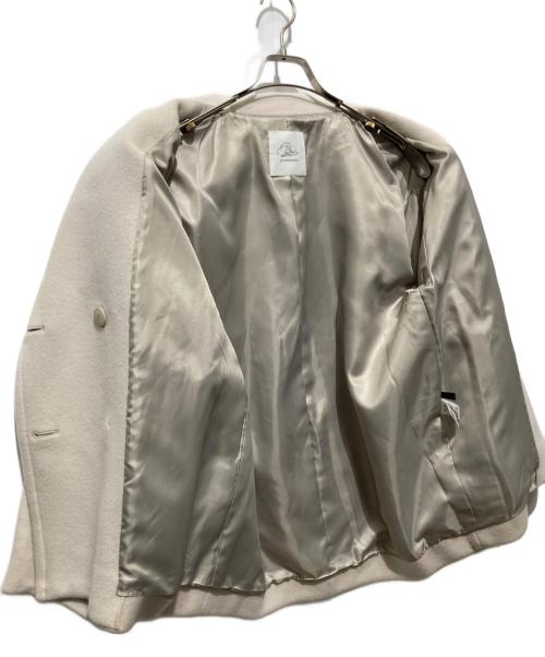 La boutique BonBon（ラブティックボンボン）La boutique BonBon (ラブティックボンボン) ロイヤルビーバーメタル釦ピーコート ホワイト サイズ:Mの古着・服飾アイテム