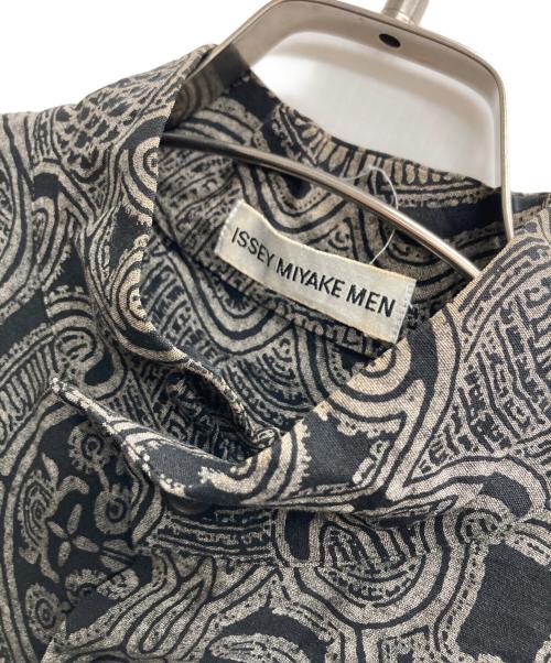 ISSEY MIYAKE MEN（イッセイミヤケメン）ISSEY MIYAKE MEN (イッセイミヤケメン) シルク混シャツ グレー サイズ:Sの古着・服飾アイテム