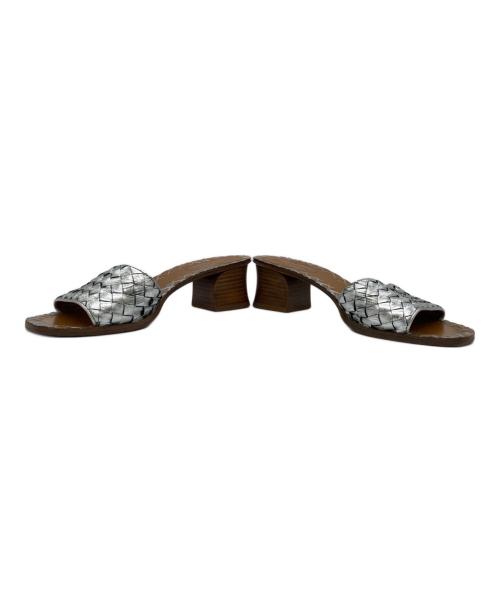 BOTTEGA VENETA（ボッテガベネタ）BOTTEGA VENETA (ボッテガベネタ) イントレチャートサンダル シルバー サイズ:23.5㎝の古着・服飾アイテム
