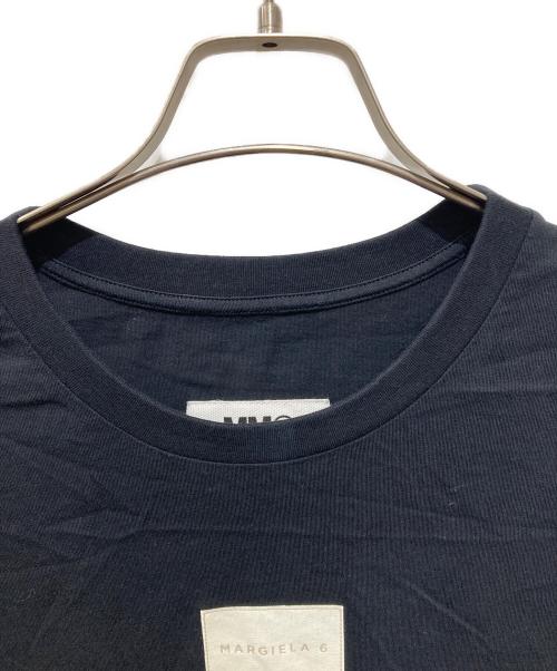 MM6 Maison Margiela（エムエムシックスメゾンマルジェラ）MM6 Maison Margiela (エムエムシックスメゾンマルジェラ) パッチプリントS/STシャツ ブラック サイズ:XSの古着・服飾アイテム
