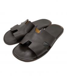 HERMES（エルメス）の古着「イズミール Hロゴ レザーサンダル」｜ブラウン