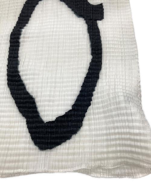 ISSEY MIYAKE（イッセイミヤケ）ISSEY MIYAKE (イッセイミヤケ) プリーツN/Sカットソー ホワイト×ブラック サイズ:Sの古着・服飾アイテム