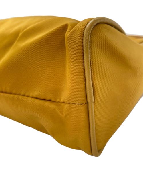 PRADA（プラダ）PRADA (プラダ) ロゴプレート ナイロンハンドバッグ イエローの古着・服飾アイテム