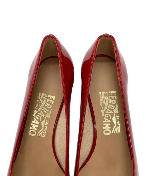 Salvatore Ferragamo（サルヴァトーレ フェラガモ）Salvatore Ferragamo (サルヴァトーレ フェラガモ) ヴァラリボンパンプス レッド サイズ:6の古着・服飾アイテム