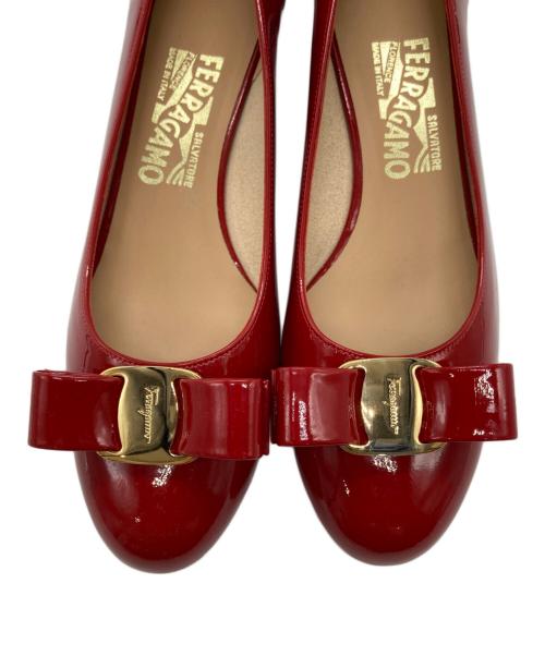 Salvatore Ferragamo（サルヴァトーレ フェラガモ）Salvatore Ferragamo (サルヴァトーレ フェラガモ) ヴァラリボンパンプス レッド サイズ:6の古着・服飾アイテム
