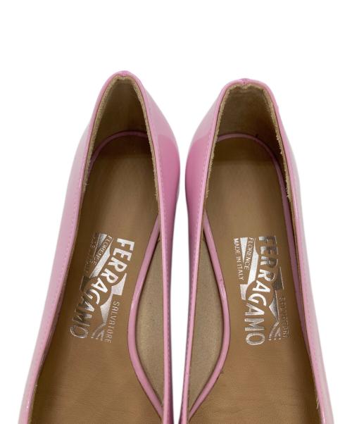 Salvatore Ferragamo（サルヴァトーレ フェラガモ）Salvatore Ferragamo (サルヴァトーレ フェラガモ) ヴァラリボンパンプス ピンク サイズ:5の古着・服飾アイテム