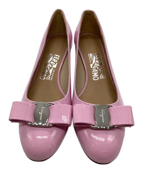 Salvatore Ferragamo（サルヴァトーレ フェラガモ）Salvatore Ferragamo (サルヴァトーレ フェラガモ) ヴァラリボンパンプス ピンク サイズ:5の古着・服飾アイテム