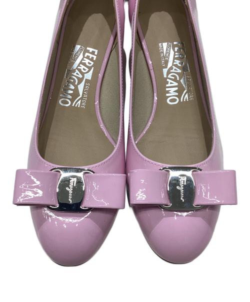 Salvatore Ferragamo（サルヴァトーレ フェラガモ）Salvatore Ferragamo (サルヴァトーレ フェラガモ) ヴァラリボンパンプス ピンク サイズ:5の古着・服飾アイテム