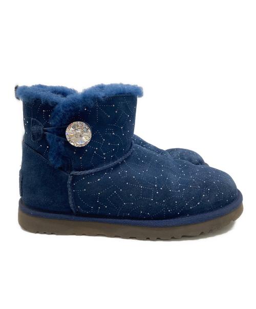 UGG（アグ）UGG (アグ) MINI BAILEY BUTTON BLING CONSTELLATION ミニ ベイリー ボタン ブリング コンステレーション ムートンブーツ ブルー サイズ:25.0cmの古着・服飾アイテム