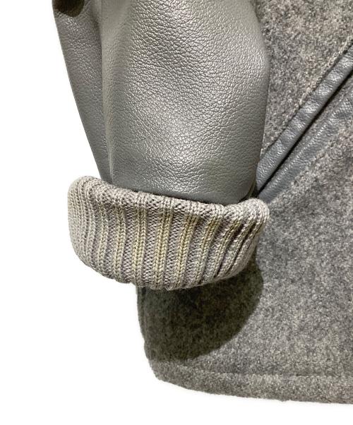 skookum（スクーカム）SKOOKUM (スクーカム) BEAMS (ビームス) レザー切替スタジャン グレー サイズ:Sの古着・服飾アイテム