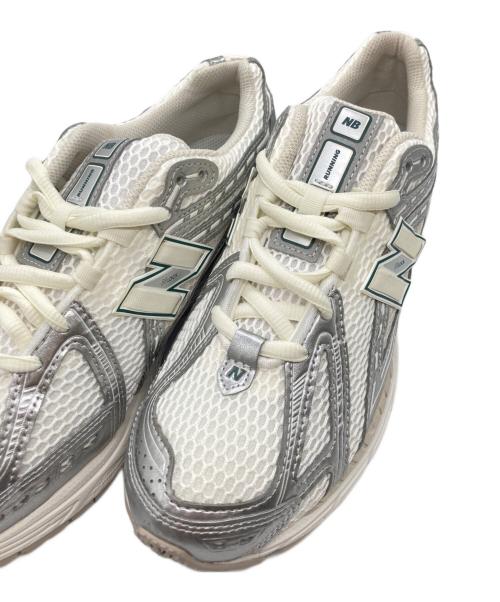 NEW BALANCE（ニューバランス）NEW BALANCE (ニューバランス) スニーカー ホワイト×グレー サイズ:27cmの古着・服飾アイテム