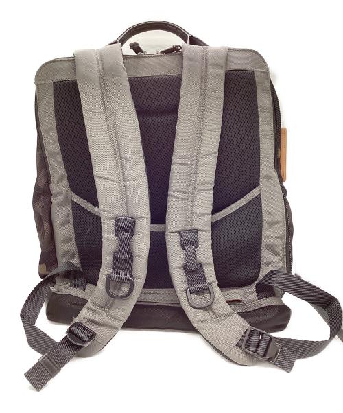 TUMI（トゥミ）TUMI (トゥミ) カモ柄リュック カーキの古着・服飾アイテム