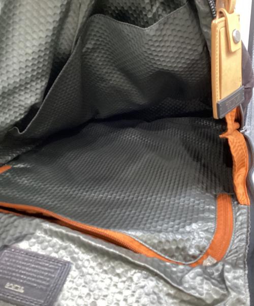 TUMI（トゥミ）TUMI (トゥミ) カモ柄リュック カーキの古着・服飾アイテム