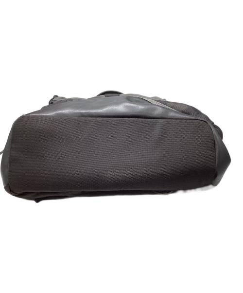 TUMI（トゥミ）TUMI (トゥミ) カモ柄リュック カーキの古着・服飾アイテム