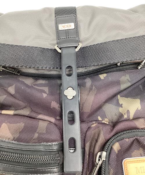 TUMI（トゥミ）TUMI (トゥミ) カモ柄リュック カーキの古着・服飾アイテム