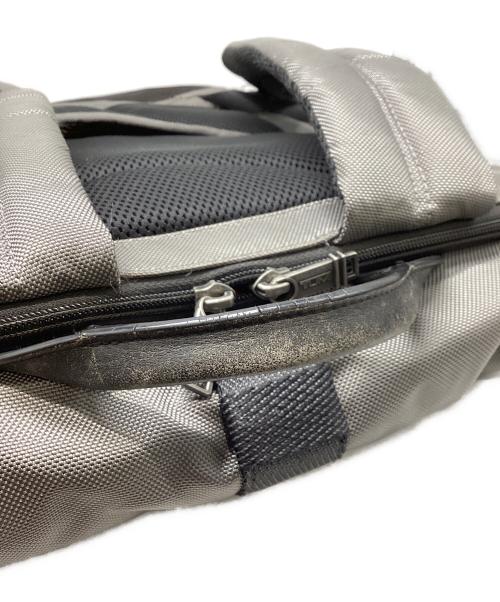 TUMI（トゥミ）TUMI (トゥミ) カモ柄リュック カーキの古着・服飾アイテム