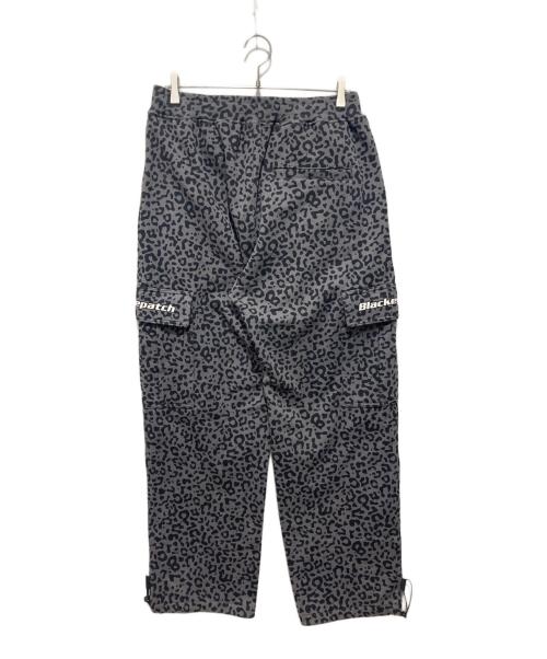 BlackEyePatch（ブラックアイパッチ）BlackEyePatch (ブラックアイパッチ) TACTICAL LOGO LEOPARD CARGO PANTS グレー サイズ:XLの古着・服飾アイテム