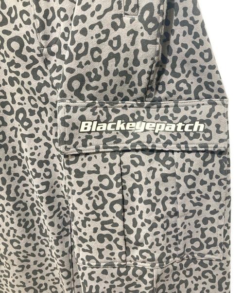 BlackEyePatch（ブラックアイパッチ）BlackEyePatch (ブラックアイパッチ) TACTICAL LOGO LEOPARD CARGO PANTS グレー サイズ:XLの古着・服飾アイテム