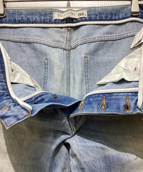 VALENTINO（ヴァレンティノ）VALENTINO (ヴァレンティノ) ロックスタッズデニムパンツ インディゴ サイズ:31の古着・服飾アイテム