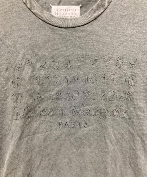 Maison Margiela（メゾンマルジェラ）Maison Margiela (メゾンマルジェラ) エンブロイダーロゴ Tシャツ グレー サイズ:Mの古着・服飾アイテム