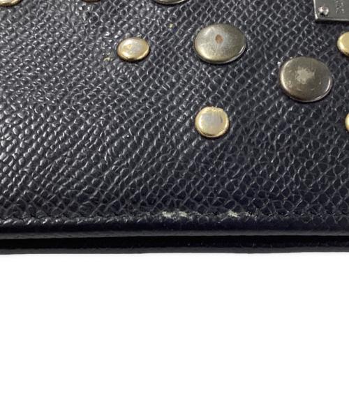 DOLCE & GABBANA（ドルチェ＆ガッバーナ）DOLCE & GABBANA (ドルチェ＆ガッバーナ) スタッズ＆メタルプレートデザインウォレット ブラック サイズ:OneSizeの古着・服飾アイテム