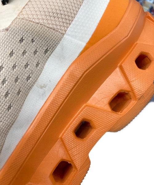 on（オン）on (オン) クラウドモンスター ベージュ×オレンジ サイズ:23.5の古着・服飾アイテム