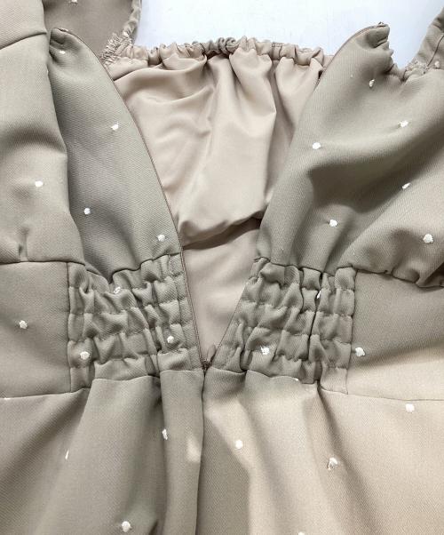 darich（ダーリッチ）darich (ダーリッチ) スクエアネックギャザーミニワンピース ベージュ サイズ:FREEの古着・服飾アイテム