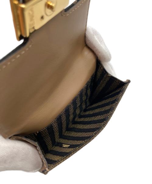 FENDI（フェンディ）FENDI (フェンディ) バゲット マイクロ 三つ折り財布 ブラウンの古着・服飾アイテム