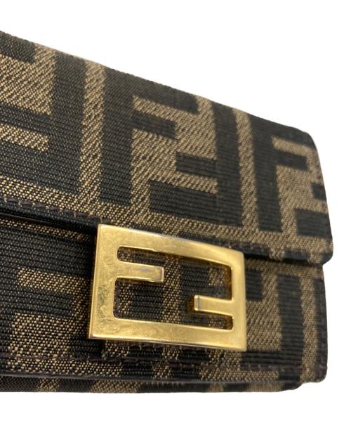 FENDI（フェンディ）FENDI (フェンディ) バゲット マイクロ 三つ折り財布 ブラウンの古着・服飾アイテム