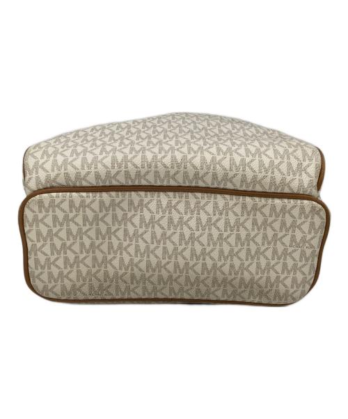 MICHAEL KORS（マイケル・コース）MICHAEL KORS (マイケル・コース) MKモノグラムキルティングリュック ベージュの古着・服飾アイテム