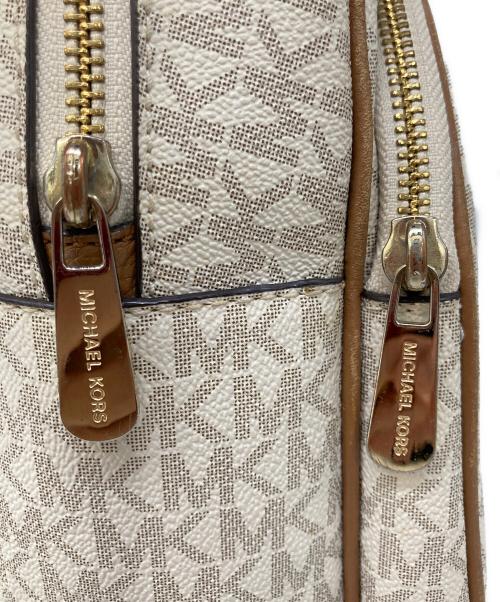 MICHAEL KORS（マイケル・コース）MICHAEL KORS (マイケル・コース) MKモノグラムキルティングリュック ベージュの古着・服飾アイテム