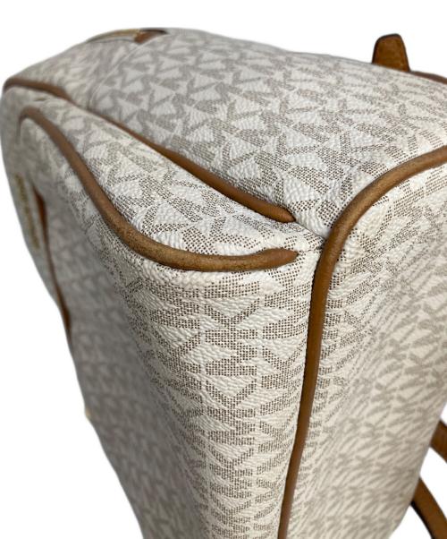 MICHAEL KORS（マイケル・コース）MICHAEL KORS (マイケル・コース) MKモノグラムキルティングリュック ベージュの古着・服飾アイテム