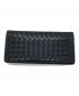 BOTTEGA VENETA（ボッテガベネタ）の古着「イントレチャート2つ折り長財布」｜ブラック