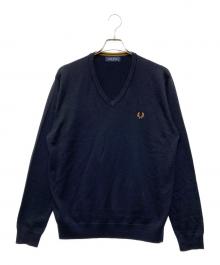 FRED PERRY（フレッドペリー）の古着「ロゴ刺繍Vネックニット」｜ネイビー