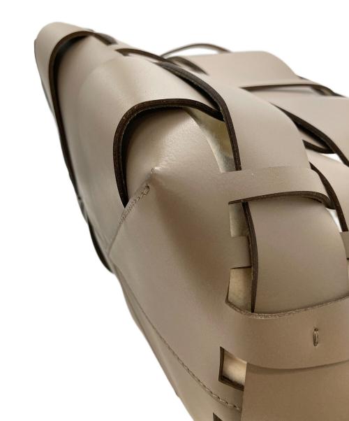 ZANCHETTI（ザンケッティー）ZANCHETTI (ザンケッティー) ウーヴンミディショッパーカーフレザーバッグ グレー/TAUPEの古着・服飾アイテム