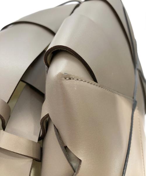 ZANCHETTI（ザンケッティー）ZANCHETTI (ザンケッティー) ウーヴンミディショッパーカーフレザーバッグ グレー/TAUPEの古着・服飾アイテム