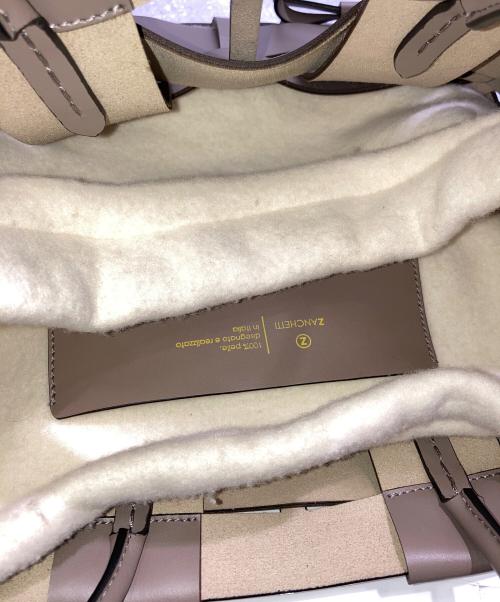 ZANCHETTI（ザンケッティー）ZANCHETTI (ザンケッティー) ウーヴンミディショッパーカーフレザーバッグ グレー/TAUPEの古着・服飾アイテム