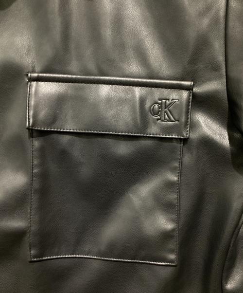 Calvin Klein Jeans（カルバンクラインジーンズ）Calvin Klein Jeans (カルバンクラインジーンズ) ロングスリーブフェイクレザーシャツジャケット ブラック サイズ:Mの古着・服飾アイテム