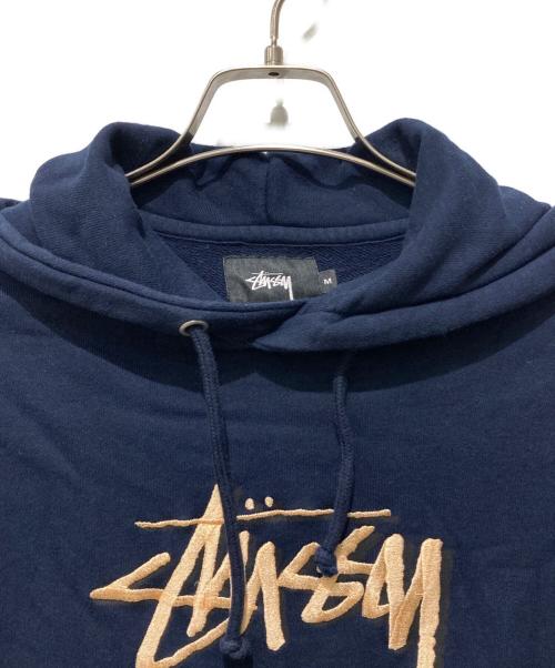 stussy（ステューシー）stussy (ステューシー) ロゴ刺繍パーカー ネイビー サイズ:Mの古着・服飾アイテム