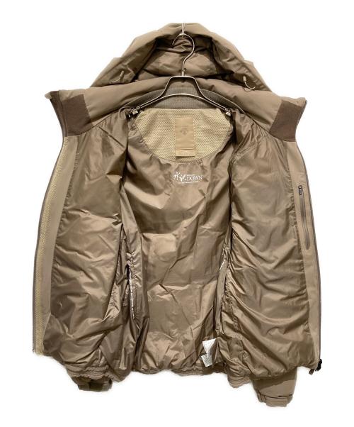 DESCENTE ALLTERRAIN（デザイント オルテライン）Descente ALLTERRAIN (デザイント オルテライン) B-SHOP (ビショップ) 〈別注〉水沢ダウン ショートジャケット ベージュ サイズ:Oの古着・服飾アイテム