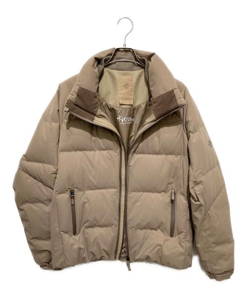 DESCENTE ALLTERRAIN（デザイント オルテライン）Descente ALLTERRAIN (デザイント オルテライン) B-SHOP (ビショップ) 〈別注〉水沢ダウン ショートジャケット ベージュ サイズ:Oの古着・服飾アイテム