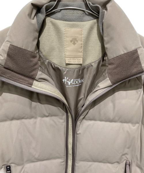 DESCENTE ALLTERRAIN（デザイント オルテライン）Descente ALLTERRAIN (デザイント オルテライン) B-SHOP (ビショップ) 〈別注〉水沢ダウン ショートジャケット ベージュ サイズ:Oの古着・服飾アイテム