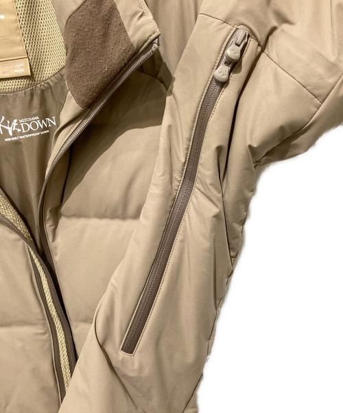 DESCENTE ALLTERRAIN（デザイント オルテライン）Descente ALLTERRAIN (デザイント オルテライン) B-SHOP (ビショップ) 〈別注〉水沢ダウン ショートジャケット ベージュ サイズ:Oの古着・服飾アイテム