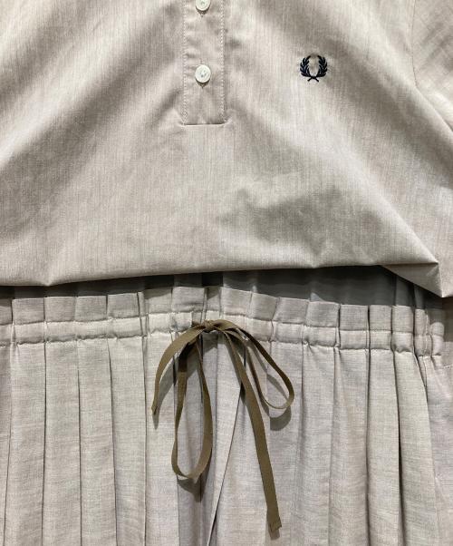 FRED PERRY（フレッドペリー）FRED PERRY (フレッドペリー) CAROLINA GLASER (カロリナ グレイサー) プリーツ切替ワンピース ベージュ サイズ:10の古着・服飾アイテム