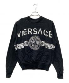 VERSACE（ヴェルサーチ）の古着「ロゴプリントスウェット」｜ブラック