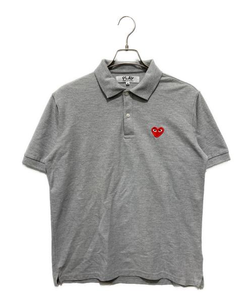 PLAY COMME des GARCONS（プレイコムデギャルソン）PLAY COMME des GARCONS (プレイコムデギャルソン) ハートワッペン半袖ポロシャツ グレー サイズ:Mの古着・服飾アイテム