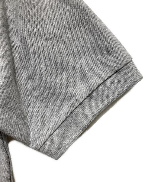 PLAY COMME des GARCONS（プレイコムデギャルソン）PLAY COMME des GARCONS (プレイコムデギャルソン) ハートワッペン半袖ポロシャツ グレー サイズ:Mの古着・服飾アイテム
