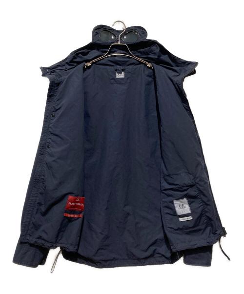 C.P COMPANY（シーピーカンパニー）C.P COMPANY (シーピーカンパニー) FLATT NYLON OVERSHIRT GOGGLE JACKET ネイビー サイズ:Ｍの古着・服飾アイテム