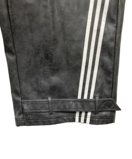 adidas（アディダス）adidas (アディダス) Adilenium シーズン 3 ビンテージ フェイクレザーパンツ ブラック サイズ:26 未使用品の古着・服飾アイテム