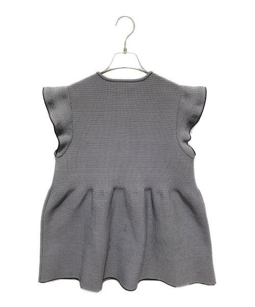 UNITED ARROWS（ユナイテッドアローズ）UNITED ARROWS (ユナイテッドアローズ) ペプラムフリルスリーブジャガードニット グレー サイズ:FREE 未使用品の古着・服飾アイテム